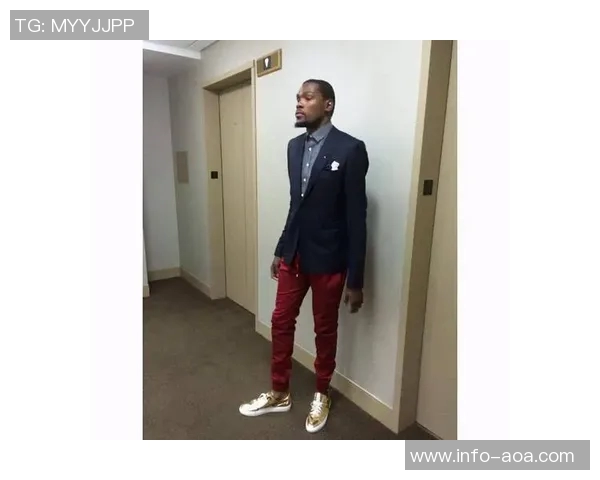 杜兰特与美女记者互动频频邀请共赏比赛后共享烧烤时光